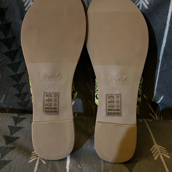 Qupid Athena Women's Slide Sandals Size 8.5 - Picture 6 of 10